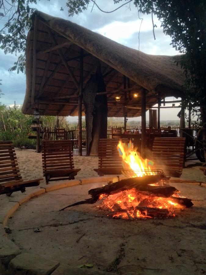 Caprivi Houseboat Safari Lodge Катима Мулило Екстериор снимка