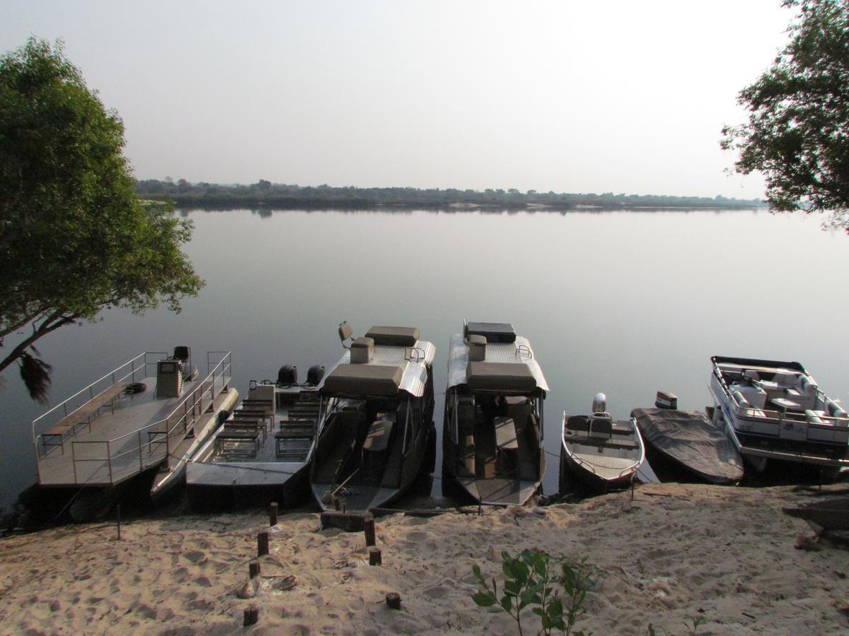Caprivi Houseboat Safari Lodge Катима Мулило Екстериор снимка